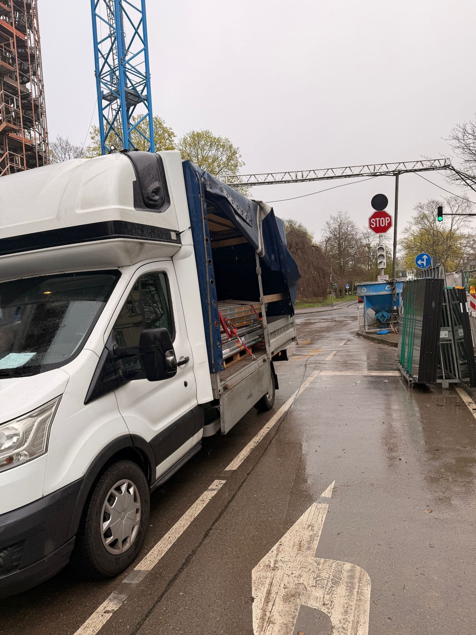 Umzug und Möbeltransport mit Transportfahrzeug