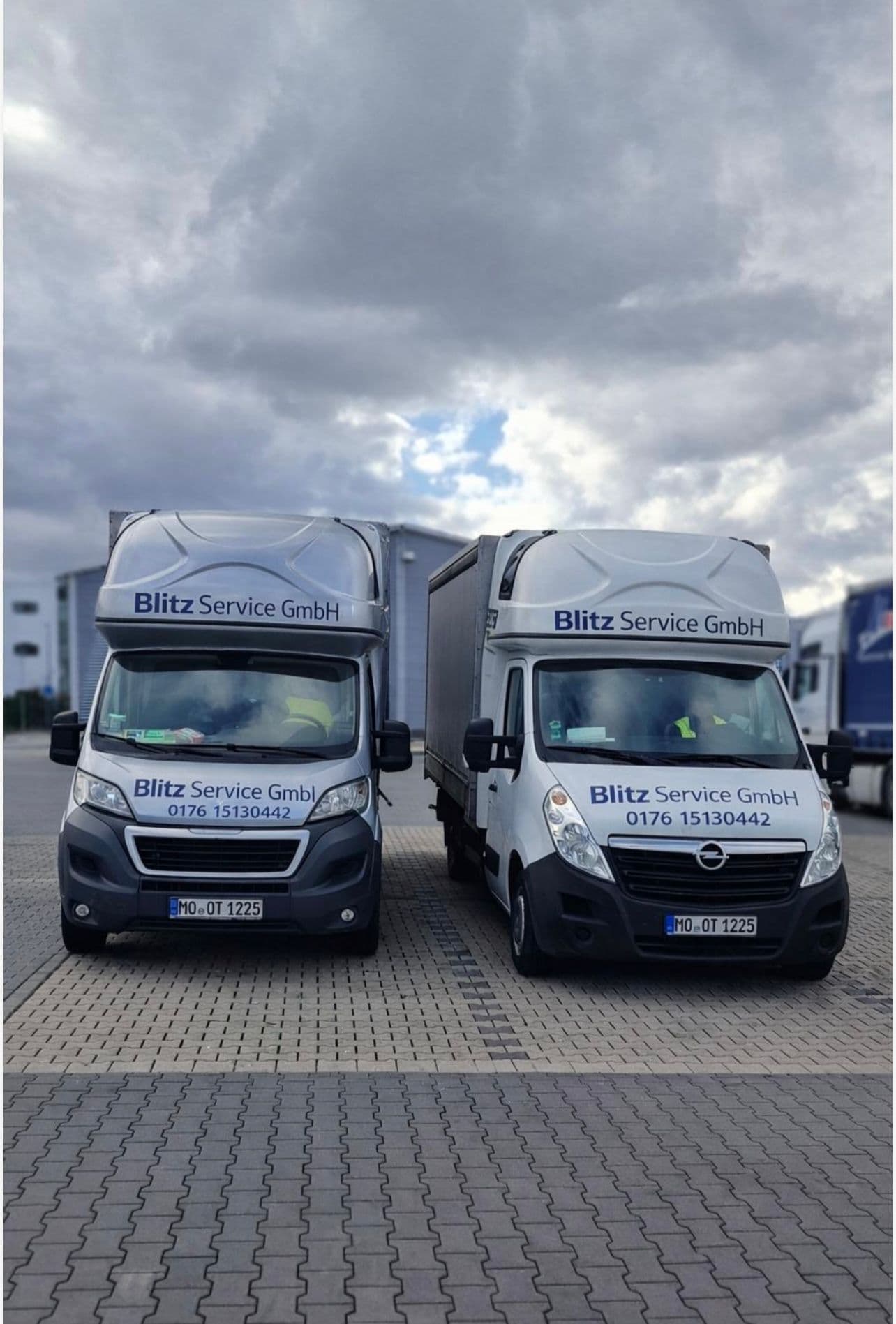 Transportservice mit Firmenfahrzeug