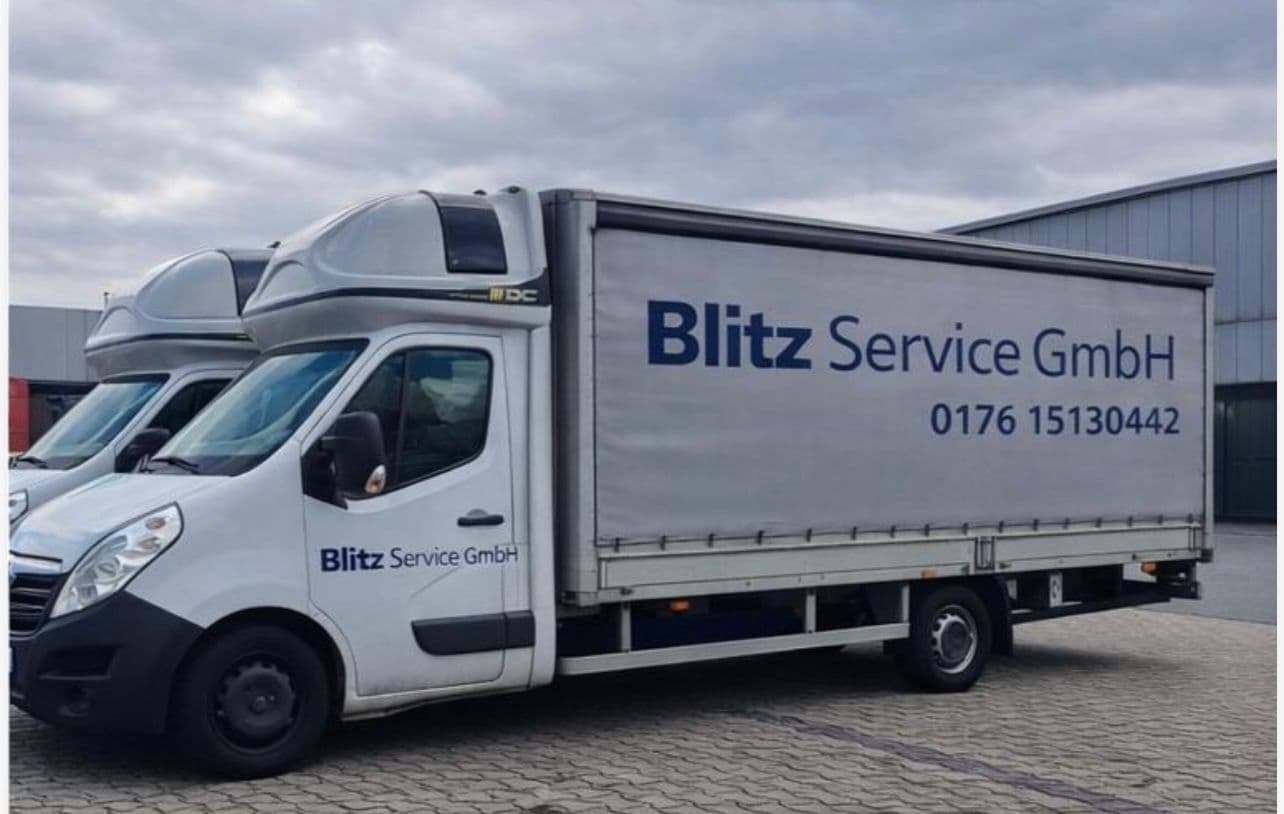 Beladener Transporter für einen gewerblichen Transport