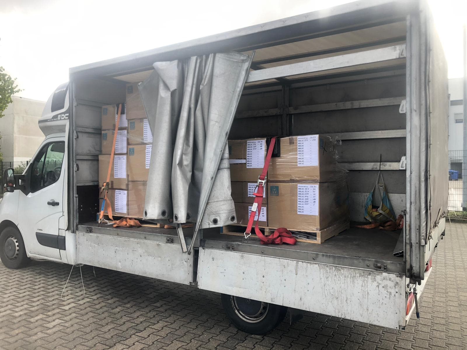 Umzug und Möbeltransport mit Transportfahrzeug